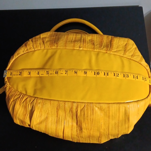 Beckon yellow leather pleated bag - Picture 10 of 10